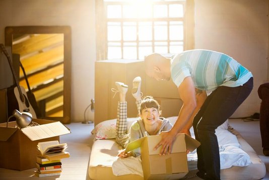 dachboden-dachgeschoss-ausbauen-wohnraum-menschen-04