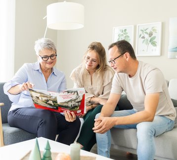 Christel Kohl bei der Beratung